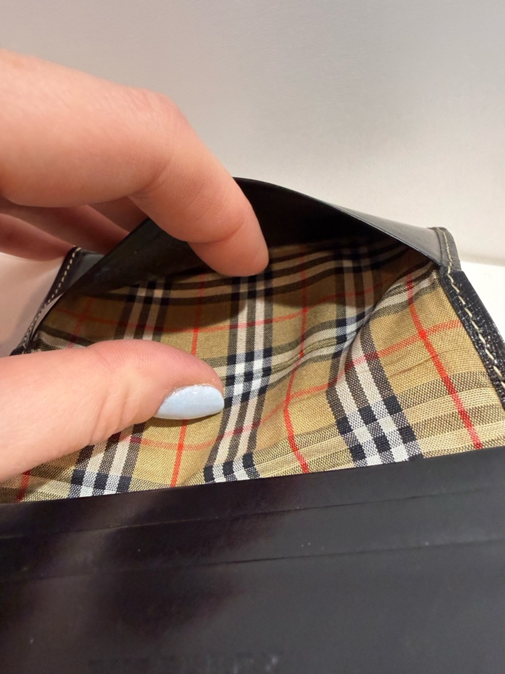 Burberry Black Leather Bifold Wallet with House check interior - Picture 7 of 8
